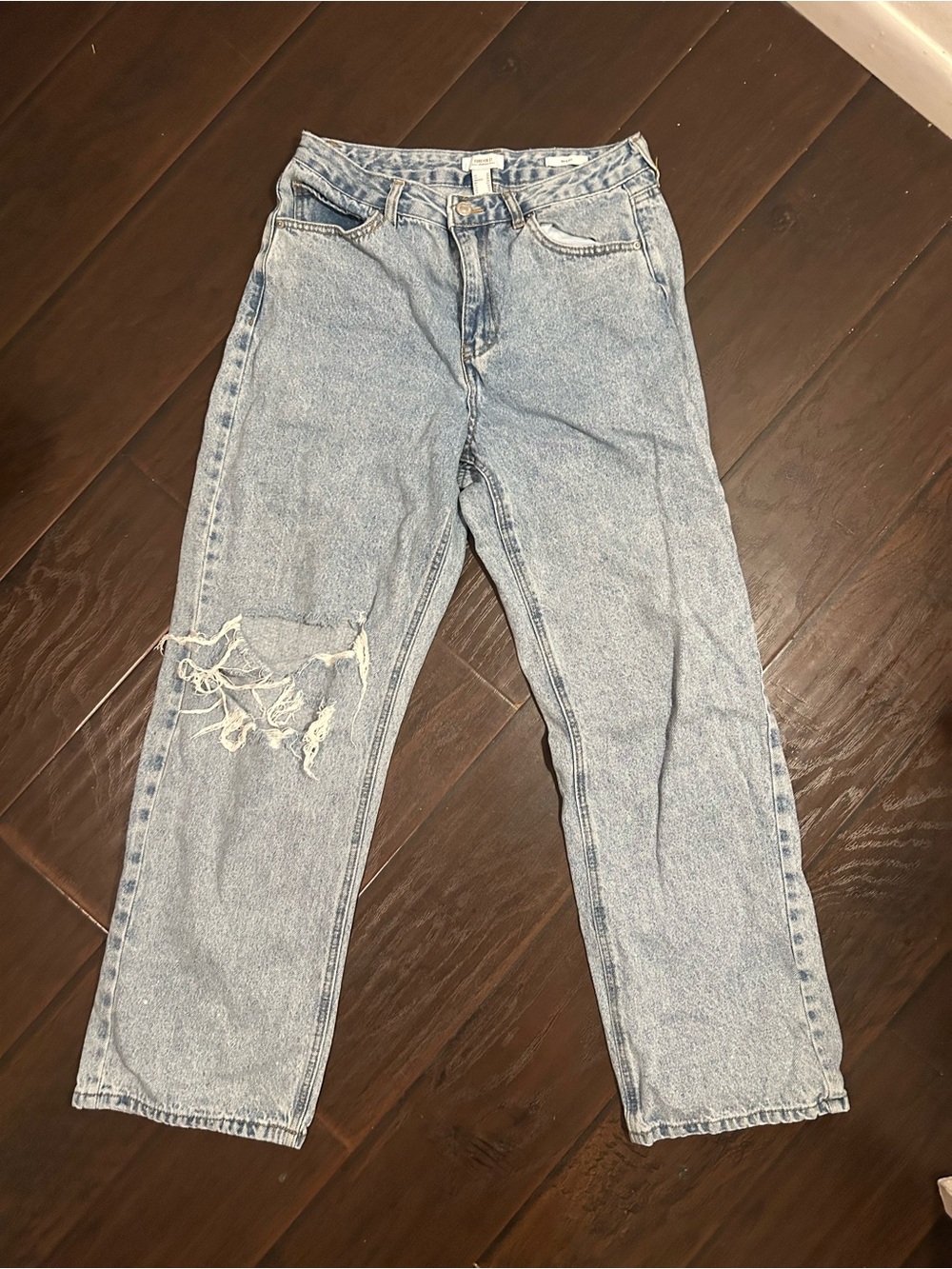 Forever 21 90s fit light Wash Jeans with Distressed Knee